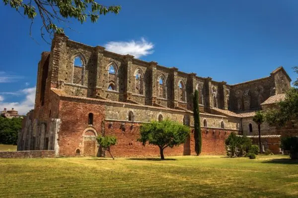 L’Abbazia di San Galgano: Un Tesoro della Toscana