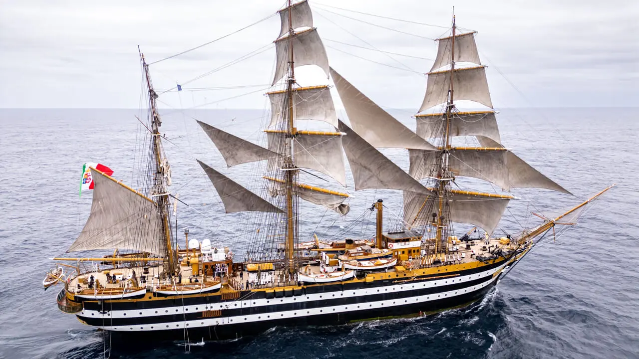 Amerigo Vespucci: La Nave Scuola e il suo Legame con Genova