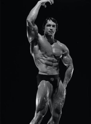 Arnold Schwarzenegger: Dalla Muscolazione al Cinema, un’Icona Mondiale