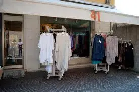 Bardolino: Un Vino Iconico del Lago di Garda