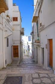 Castellaneta: Un Viaggio Nella Storia e Cultura