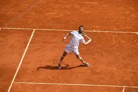 Corentin Moutet: l’ascesa di un talento nel tennis francese