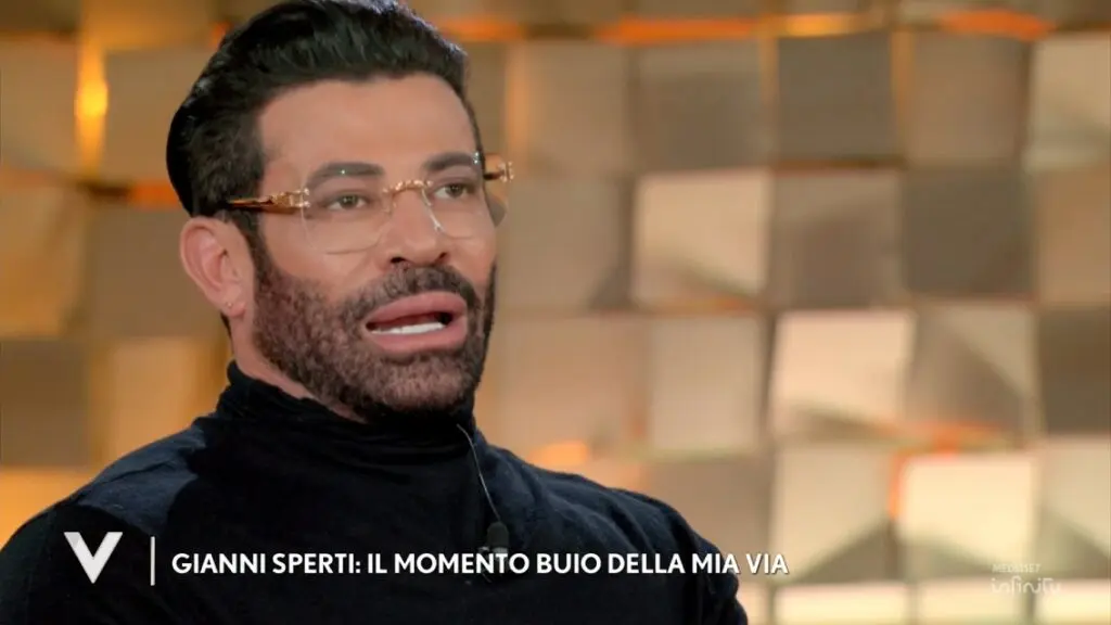Gianni Sperti: Un Fenomeno della Televisione Italiana