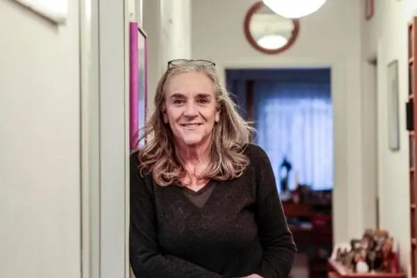 Giovanna Botteri: Una Voce Inconfondibile del Giornalismo Italiano
