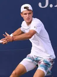 Jakub Menšík: Una stella nascente del tennis giovanile