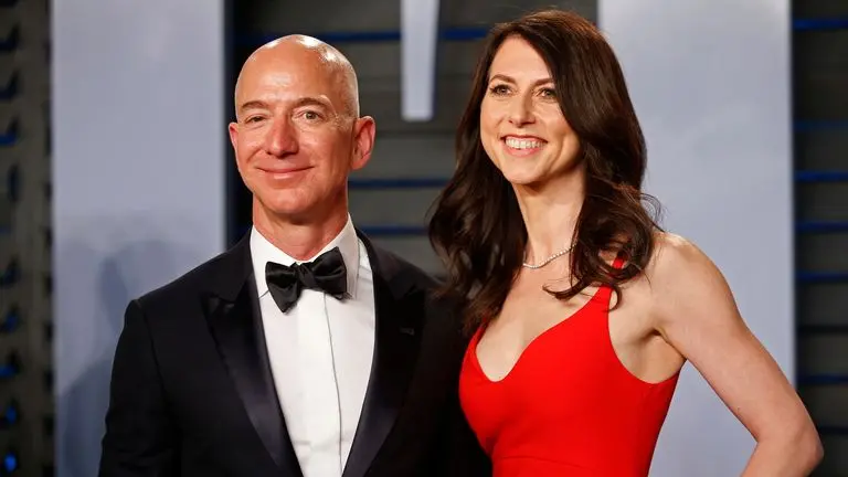La Moglie di Jeff Bezos: MacKenzie Scott e il suo impatto