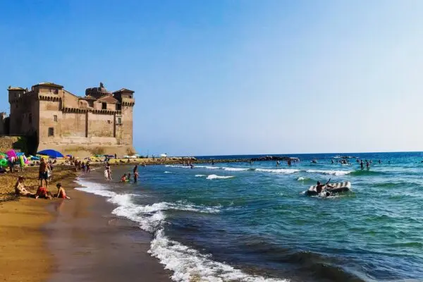Scopri la bellezza di Santa Severa e il suo patrimonio storico image 1