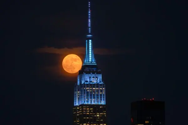 Luna di Fragola: un evento astronomico da non perdere