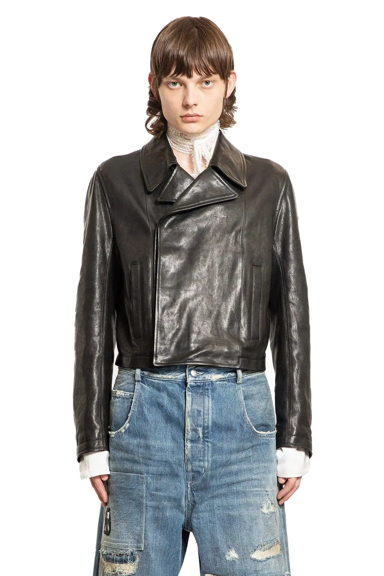 Antonioli: Un Riferimento nel Mondo della Moda Contemporanea