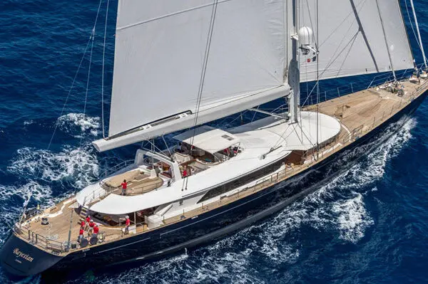 La Yacht Bayesian: Innovazione e Futuro nel Design Nautico