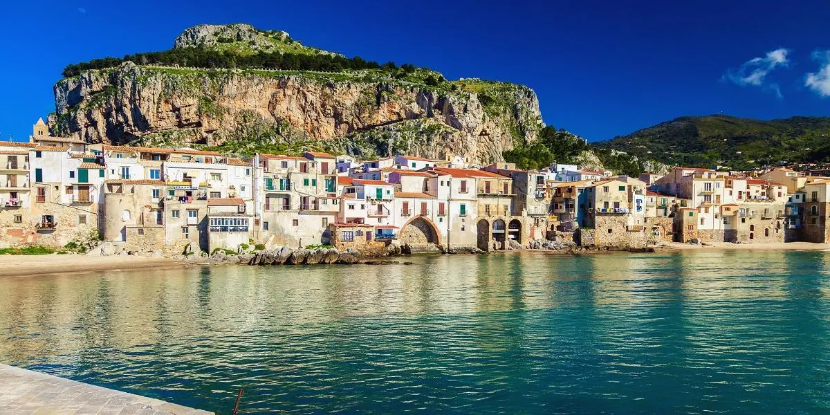 Cefalù: Un Viaggio tra Storia e Natura in Sicilia