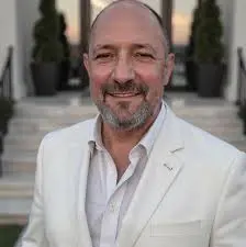 Claudio Ercoli: Innovazione e Tradizione nella Ceramica