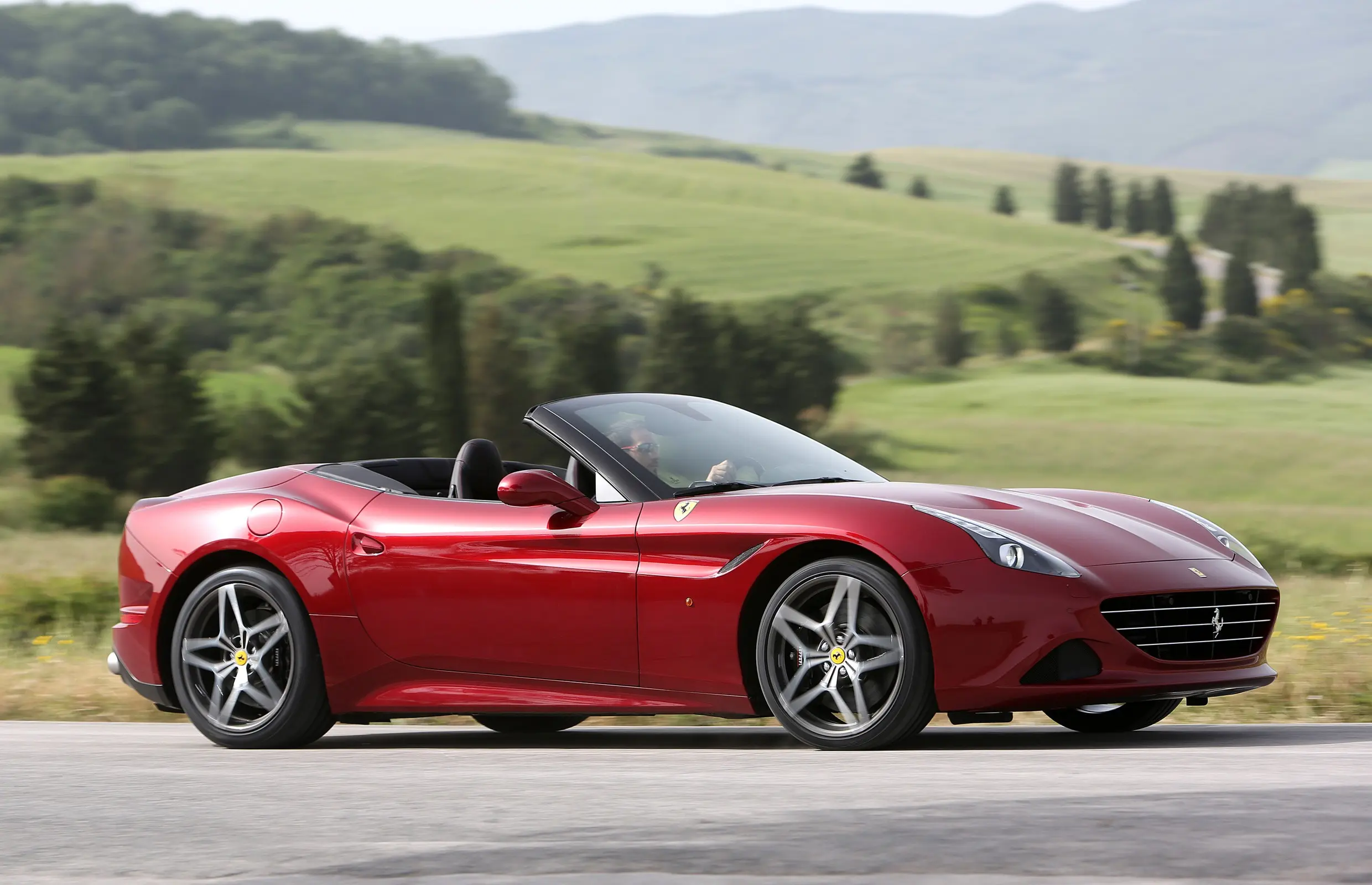 Ferrari: Innovazione e Tradizione nel Mondo delle Auto