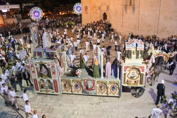 La Festa della Bruna: Tradizioni e Celebrazioni