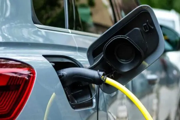 Incentivi per Auto Elettrica nel 2023: Guida Completa