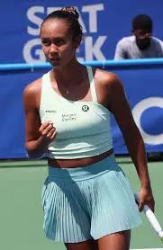Leylah Fernandez: La Nuova Stella del Tennis Femminile