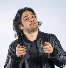 Max Angioni: Un Comico Italiano che Sta Conquistando il Pubblico