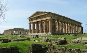 Paestum: Un Viaggio nell’Antica Grecia