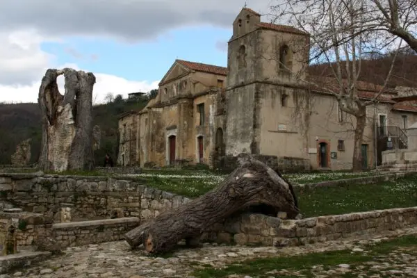 Roscigno: Un Borgo Affascinante nel Cuore del Cilento