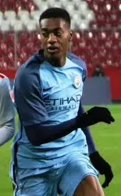 Tosin Adarabioyo: Una Stella Emergente del Calcio Inglese