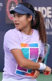 Emma Raducanu: L’Ascesa della Giovane Stella del Tennis