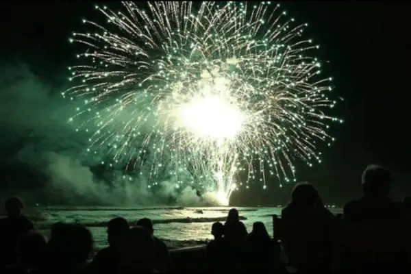Fuochi d’Artificio a Marina di Carrara 2025: Un Evento da Non Perdere