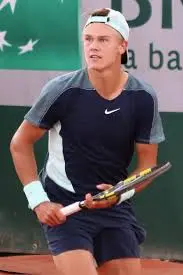 Holger Rune: La Nuova Stella del Tennis Mondiale