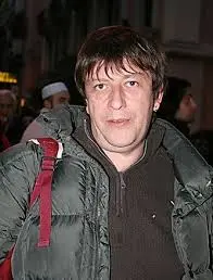 Chi è Luca Casarini e la sua Influenza Sociale image 1