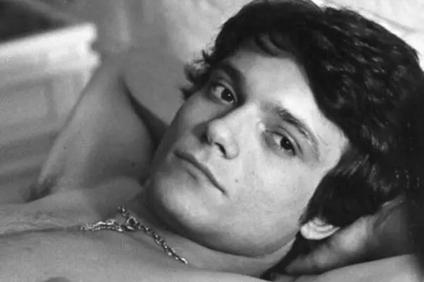 La Vita e la Carriera di Massimo Ranieri: Un’Icona della Musica Italiana