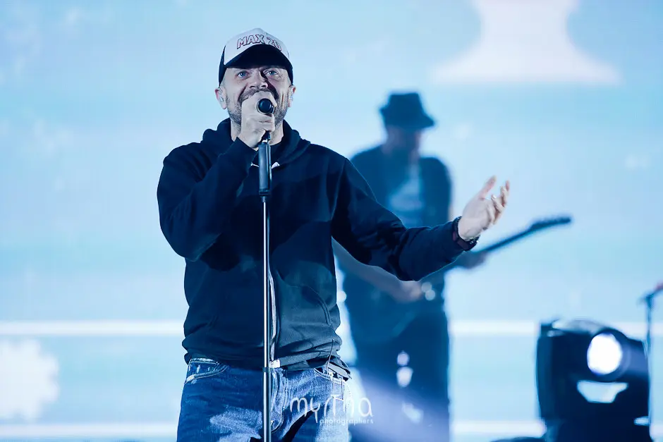 Max Pezzali: Viaggio nell’Icona della Musica Italiana