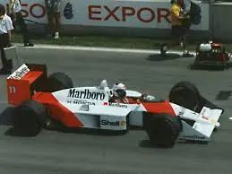 La McLaren F1: Incredibili Innovazioni e Storia