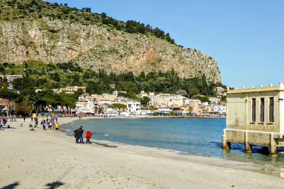 Mondello: La Perla della Sicilia