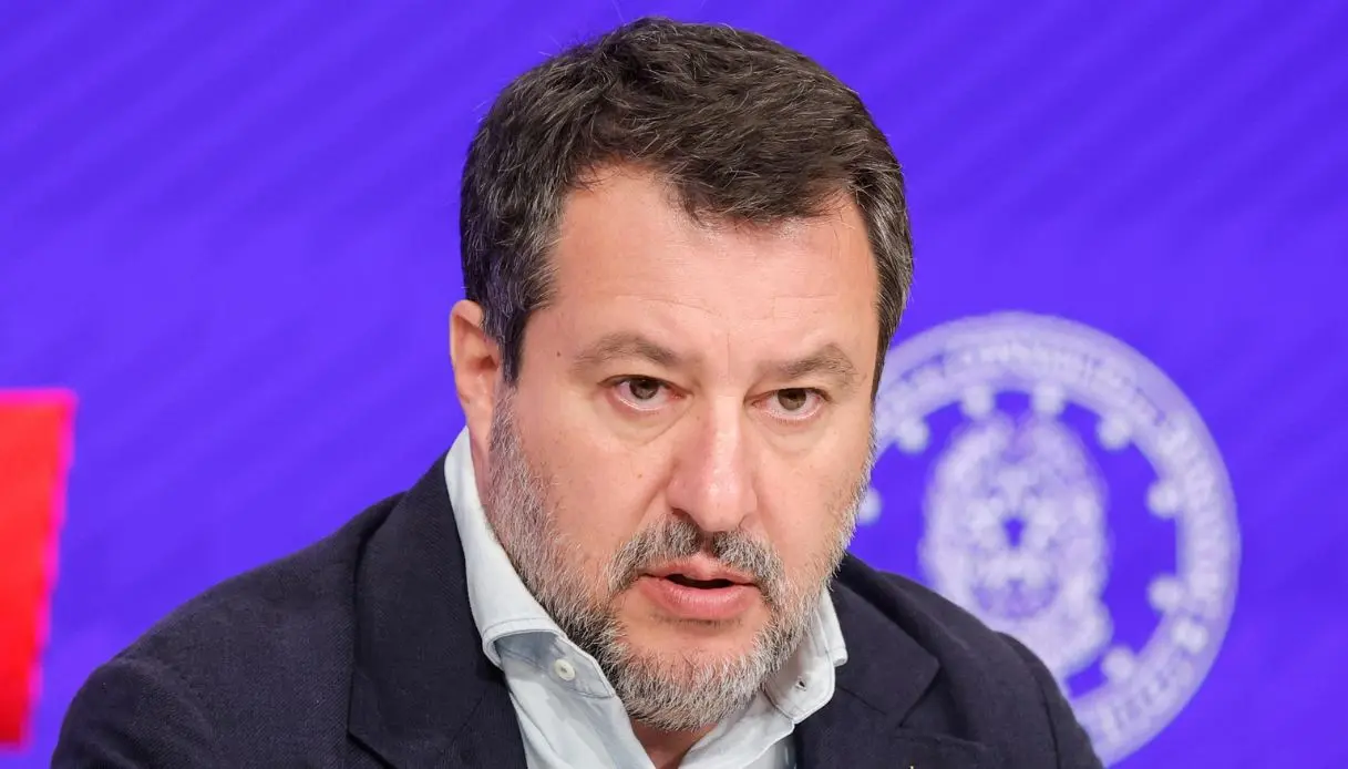 Il Dibattito sul Rinnovo della Patente per Anziani di Salvini