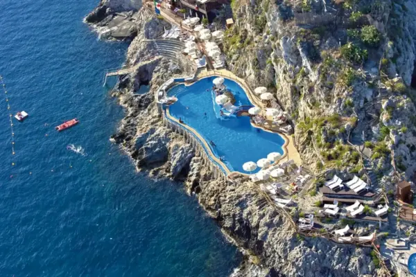 Taormina: La Perla della Sicilia e il suo Fascino Unico