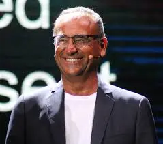 Carlo Conti: Un Viaggio nella Sua Carriera e Successi