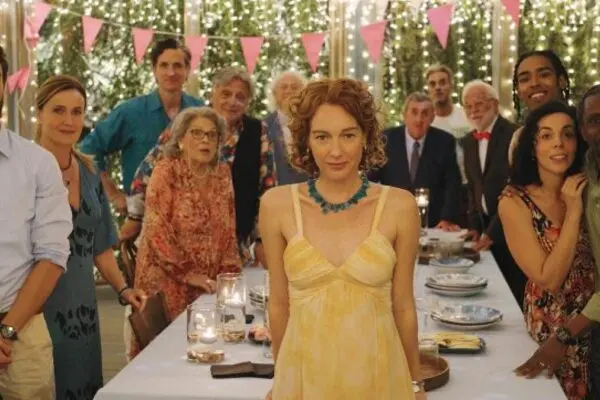 Il Cast di ‘La Ricetta della Felicità’: Una Fuga nella Cucina e nelle Relazioni