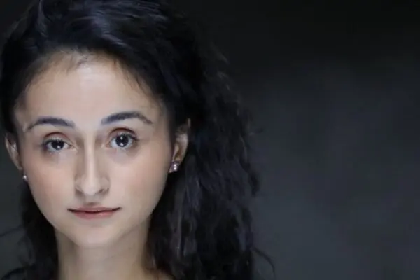 Charlotte Arnould: Una Voce Emergente nel Mondo del Racconto