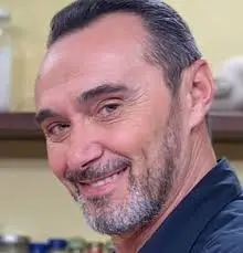 Il Mondo di Giuseppe Giacobazzi: Talento e Comicità