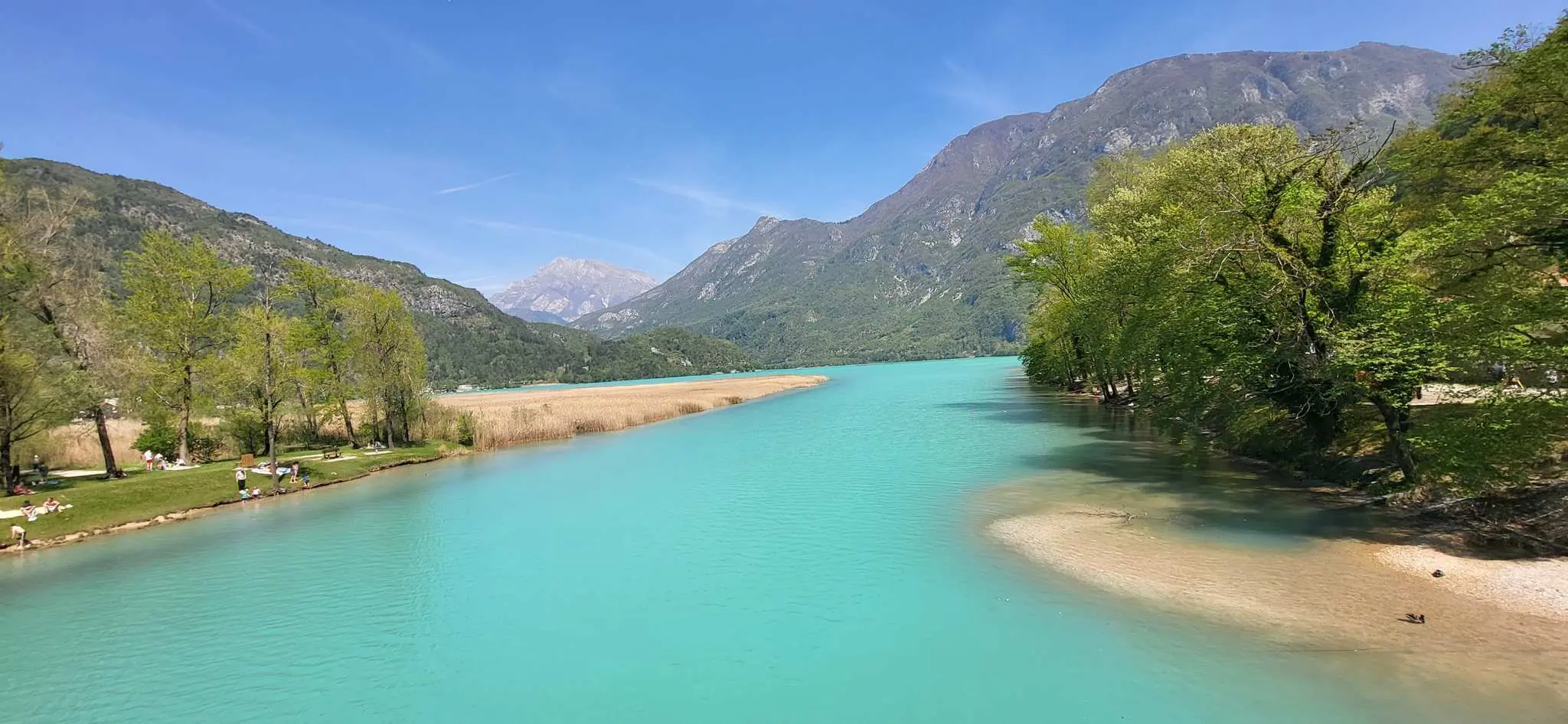 Esplora il Lago di Cavazzo: Storia e Attività