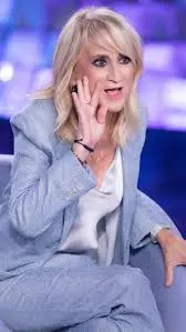 Luciana Littizzetto: La Comica e il Suo Nuovo Spettacolo Teatrale