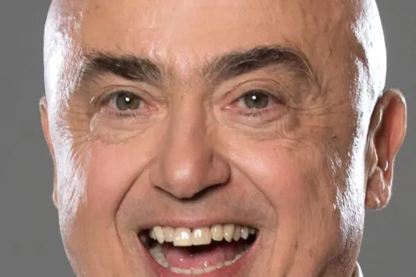 La Carriera e l’Impatto di Paolo Cevoli nel Mondo dello Spettacolo