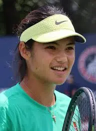 Emma Raducanu: Un Anno di Successi e Sfide nel Tennis