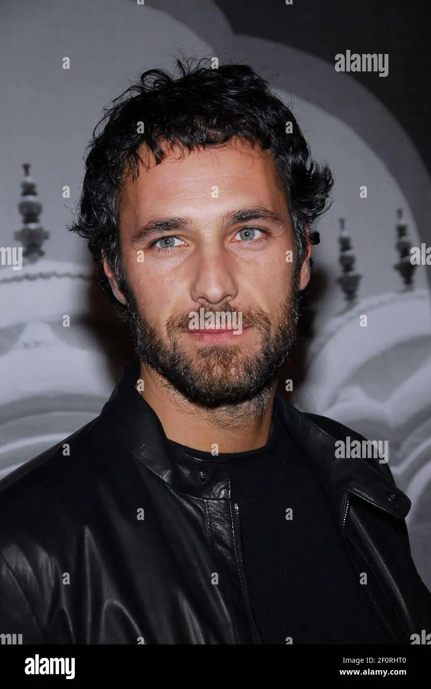 Raoul Bova: La Storia di un Attore Iconico
