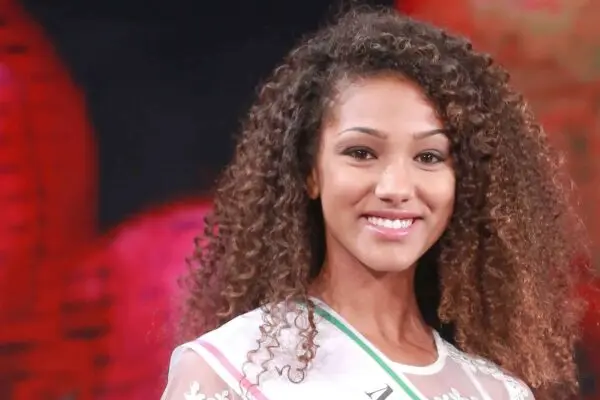 Samira: La sua Avventura nella Ruota della Fortuna