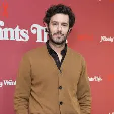 Adam Brody: Una Carriera Straordinaria in Cinema e TV