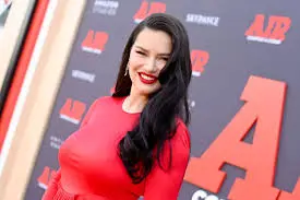 Adriana Lima: Una Vita tra Moda e Successo