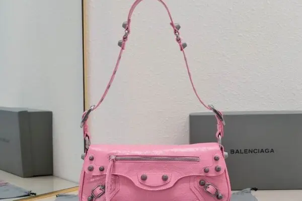 L’Impatto di Balenciaga nel Settore della Moda