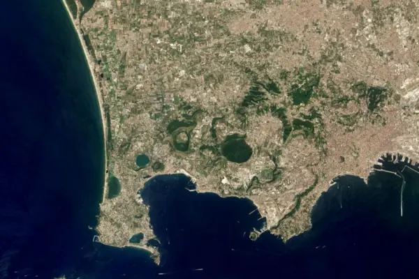 Campi Flegrei: Monitoraggio della Vulcanicità e Impatti Futuri