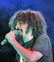 Caparezza: L’Artista che Ha Cambiato il Rap Italiano
