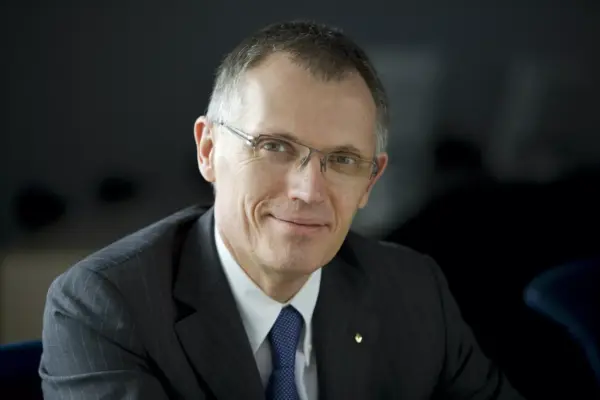 Carlos Tavares: Guida e Innovazioni nel Settore Automobilistico
